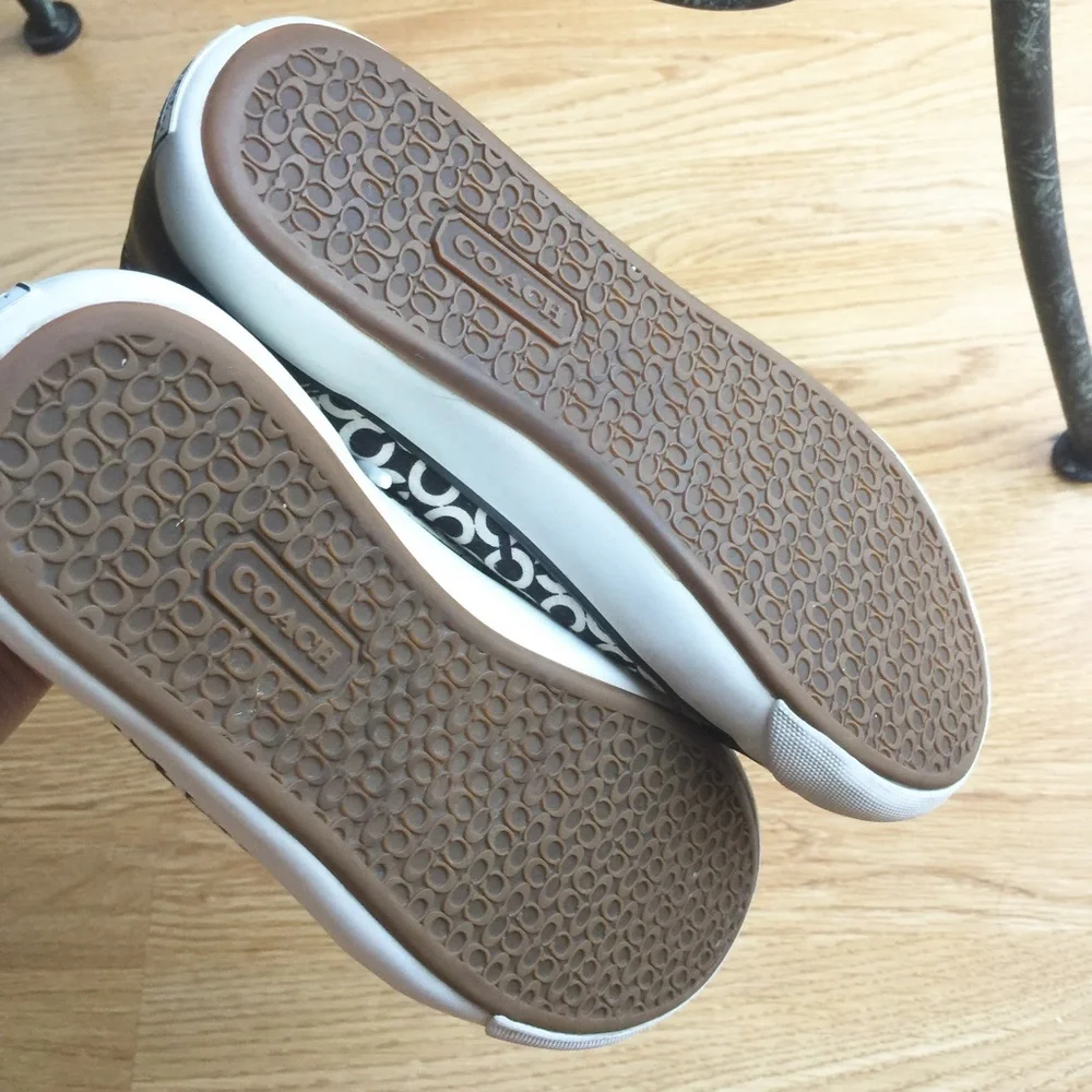 COPY - Coach leather sneakers, gum sole. Used once - Picture 3 of 4